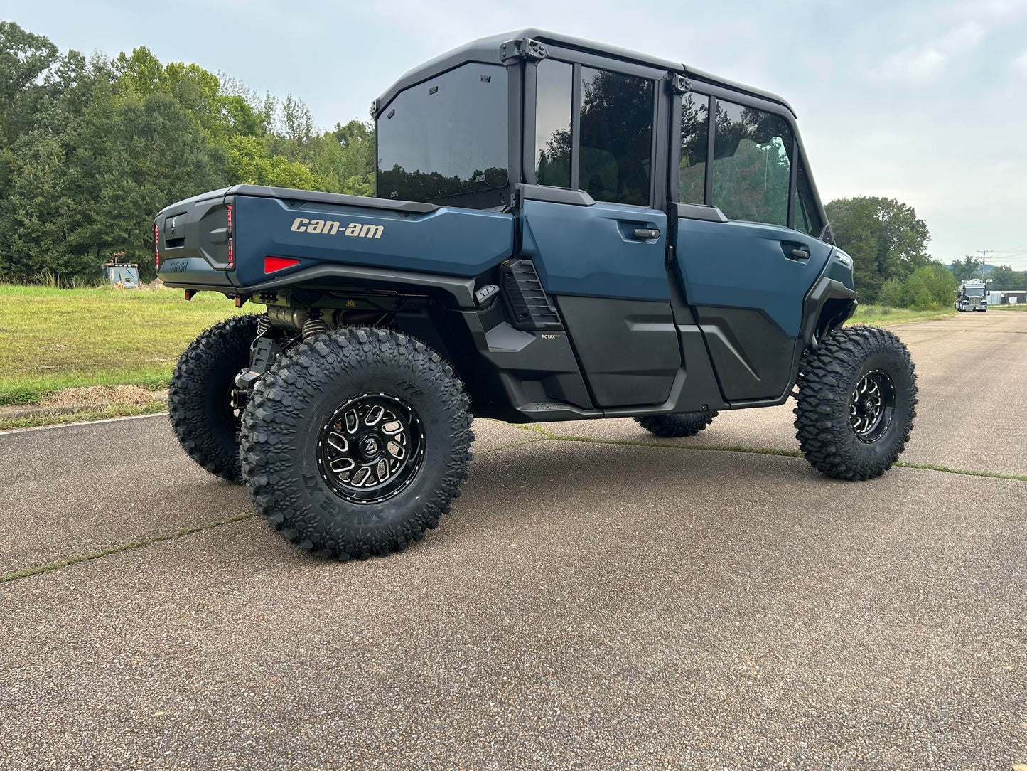 HD11 DEFENDER REAR RAKED ARMS